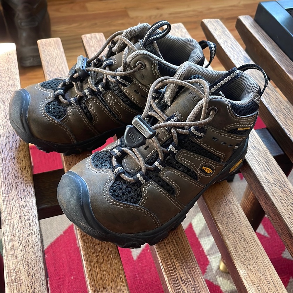 Keen toddler hiking boots
